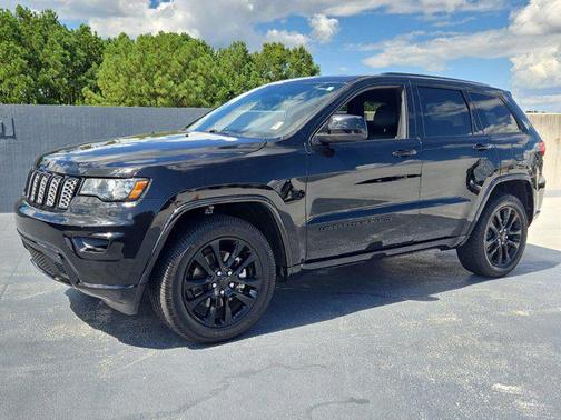 2022 Jeep Grand Cherokee Laredo