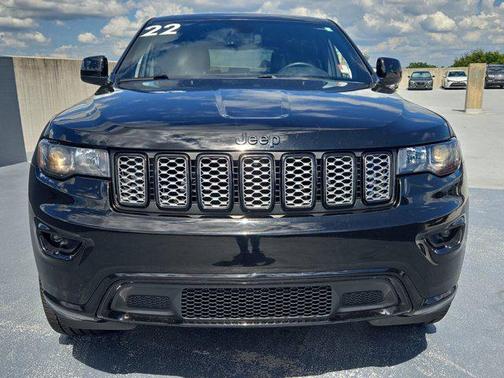 2022 Jeep Grand Cherokee Laredo