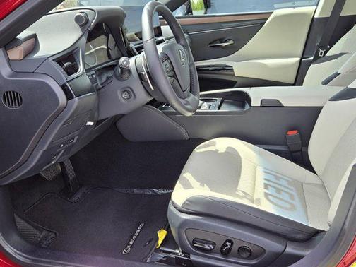 2025 Lexus ES 300h Base