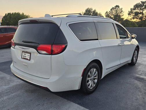 2018 Chrysler Pacifica Touring-L