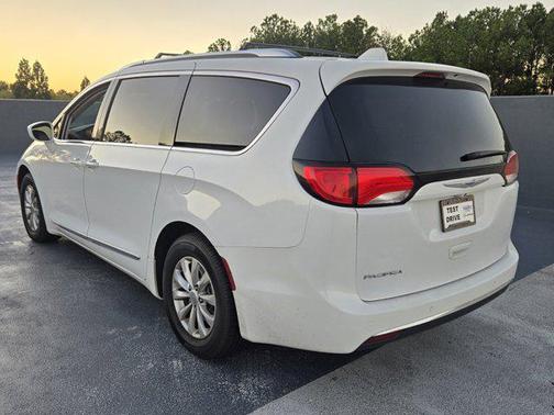 2018 Chrysler Pacifica Touring-L