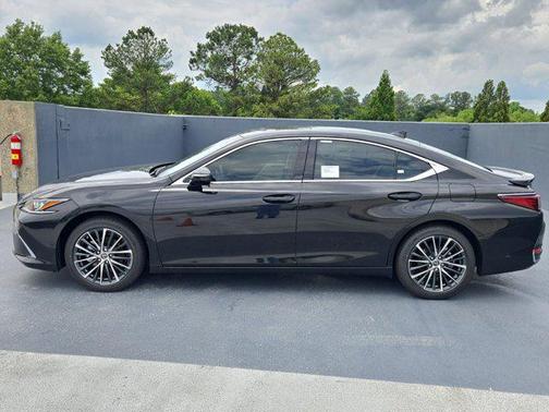 2025 Lexus ES 300h Base