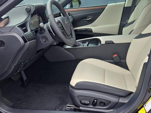 2025 Lexus ES 300h Base