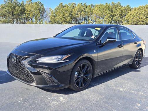 2023 Lexus ES 300h F SPORT Handling
