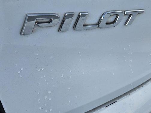 Platinum White Pearl 2020 Honda Pilot Touring 8-Passenger