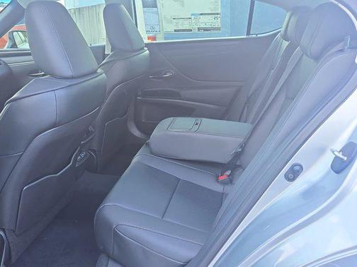 2025 Lexus ES 350 Base