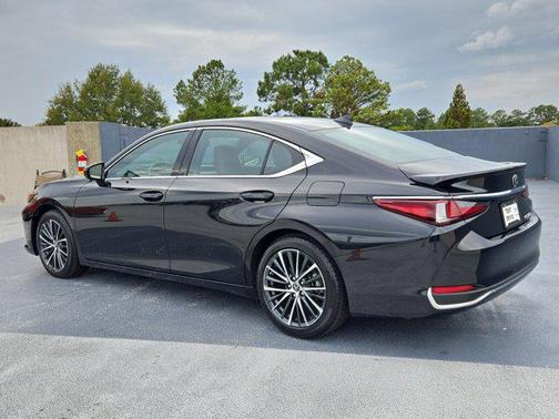 2024 Lexus ES 300h Base