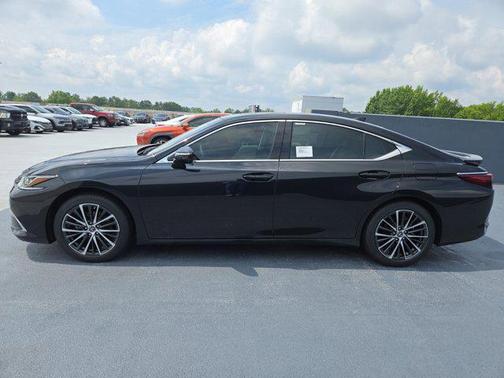 2025 Lexus ES 300h Base