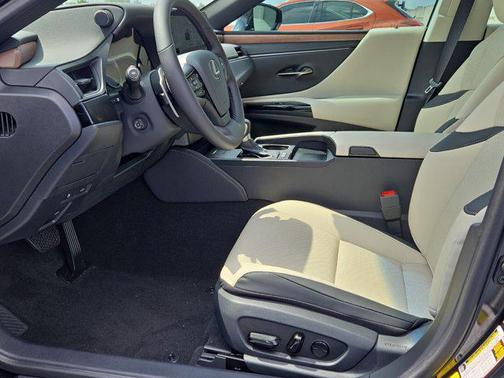 2025 Lexus ES 300h Base