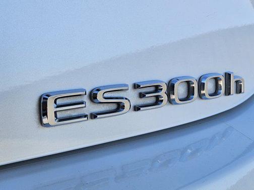 Eminent White Pearl 2023 Lexus ES 300h Base