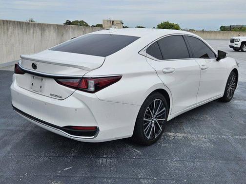 2023 Lexus ES 300h Base