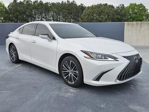 2023 Lexus ES 300h Base