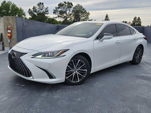 2023 Lexus ES 300h Base