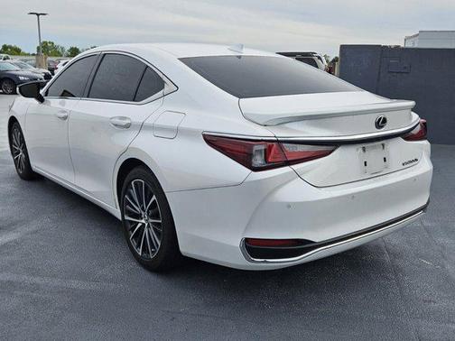 2023 Lexus ES 300h Base