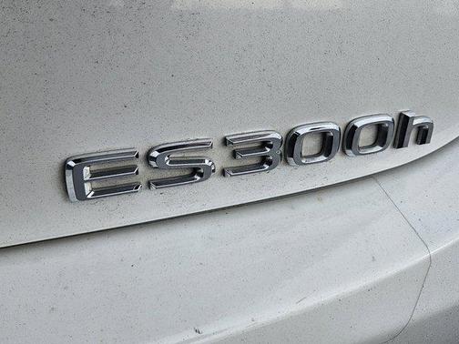2023 Lexus ES 300h Base