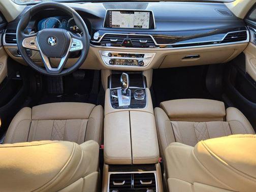 2019 BMW 740 740i