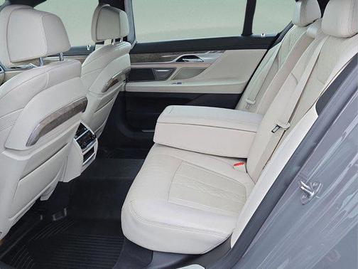 2020 BMW 750 i xDrive