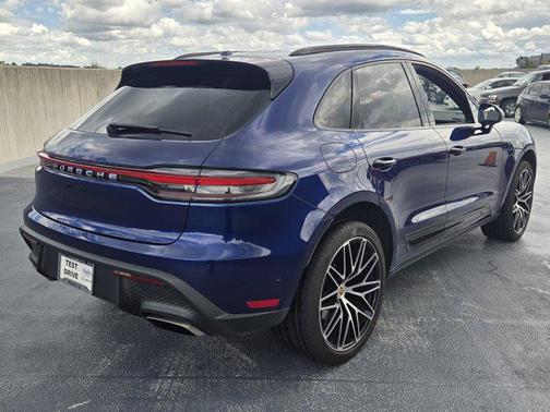 2022 Porsche Macan Base
