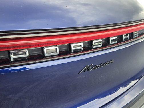 2022 Porsche Macan Base