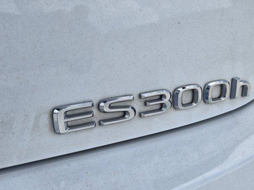 2023 Lexus ES 300h F SPORT Handling
