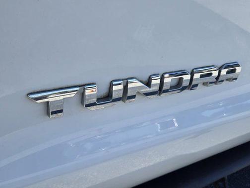 Super White 2018 Toyota Tundra SR5
