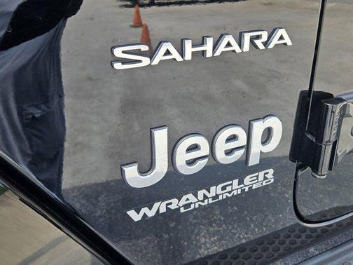 Black Clearcoat 2019 Jeep Wrangler Unlimited Sahara