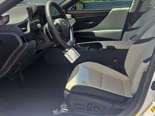 2025 Lexus ES 300h Base