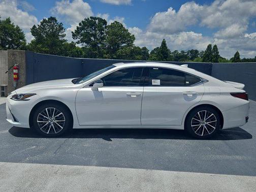2025 Lexus ES 300h Base