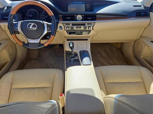2015 Lexus ES 300h Base