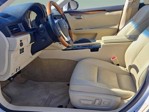 2015 Lexus ES 300h Base