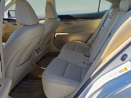 2015 Lexus ES 300h Base