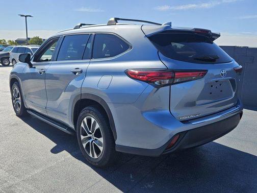 2023 Toyota Highlander Hybrid XLE