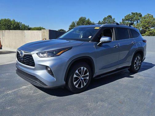 2023 Toyota Highlander Hybrid XLE