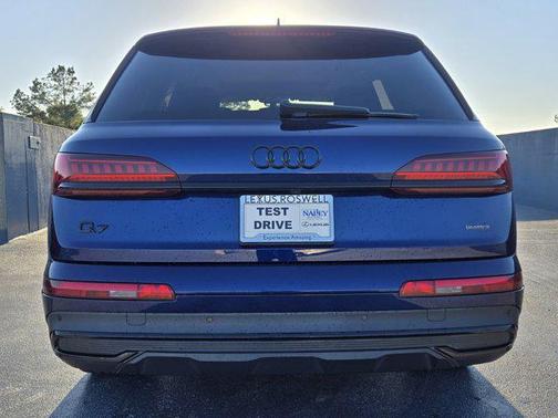 Navarra Blue Metallic 2023 Audi Q7 55 Prestige