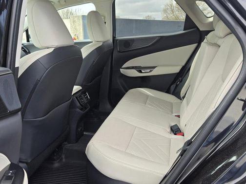 2025 Lexus NX 350h Luxury