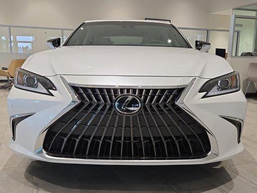 2025 Lexus ES 300h Base