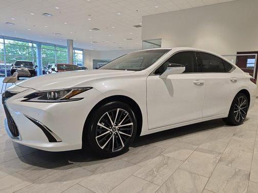 2025 Lexus ES 300h Base