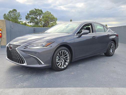 2025 Lexus ES 300h Ultra Luxury