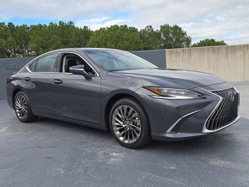 2025 Lexus ES 300h Ultra Luxury