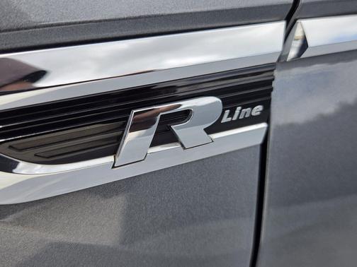 White 2019 Volkswagen Tiguan 2.0T SE