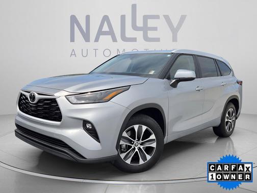 Celestial Silver Metallic 2025 Toyota Highlander XLE