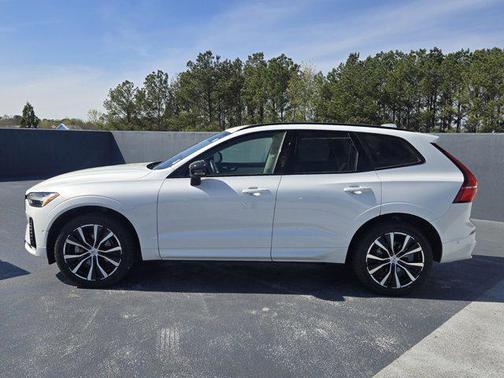 2024 Volvo XC60 B5 Plus Dark Theme