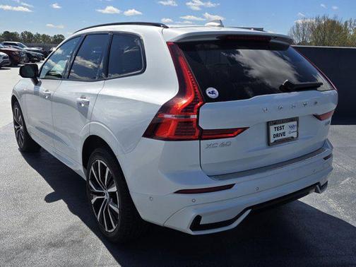 2024 Volvo XC60 B5 Plus Dark Theme