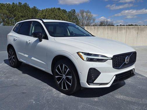 2024 Volvo XC60 B5 Plus Dark Theme