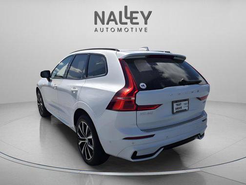 2024 Volvo XC60 B5 Plus Dark Theme