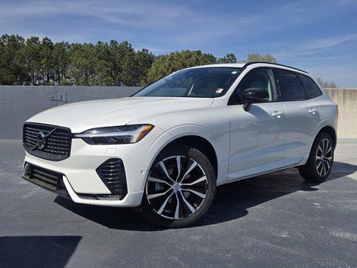 2024 Volvo XC60 B5 Plus Dark Theme