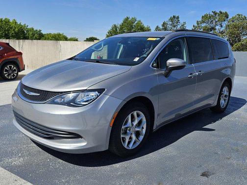 Billet Silver Metallic Clearcoat 2018 Chrysler Pacifica Touring