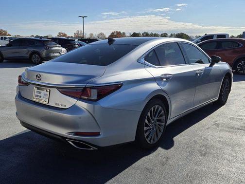 2025 Lexus ES 350 Ultra Luxury
