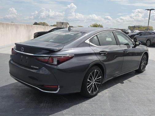 Cloudburst Gray 2025 Lexus ES 300h Base