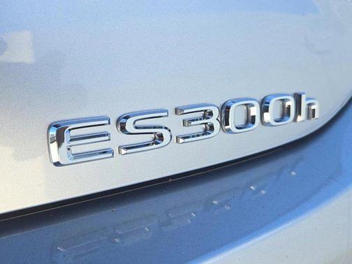 2025 Lexus ES 300h Ultra Luxury